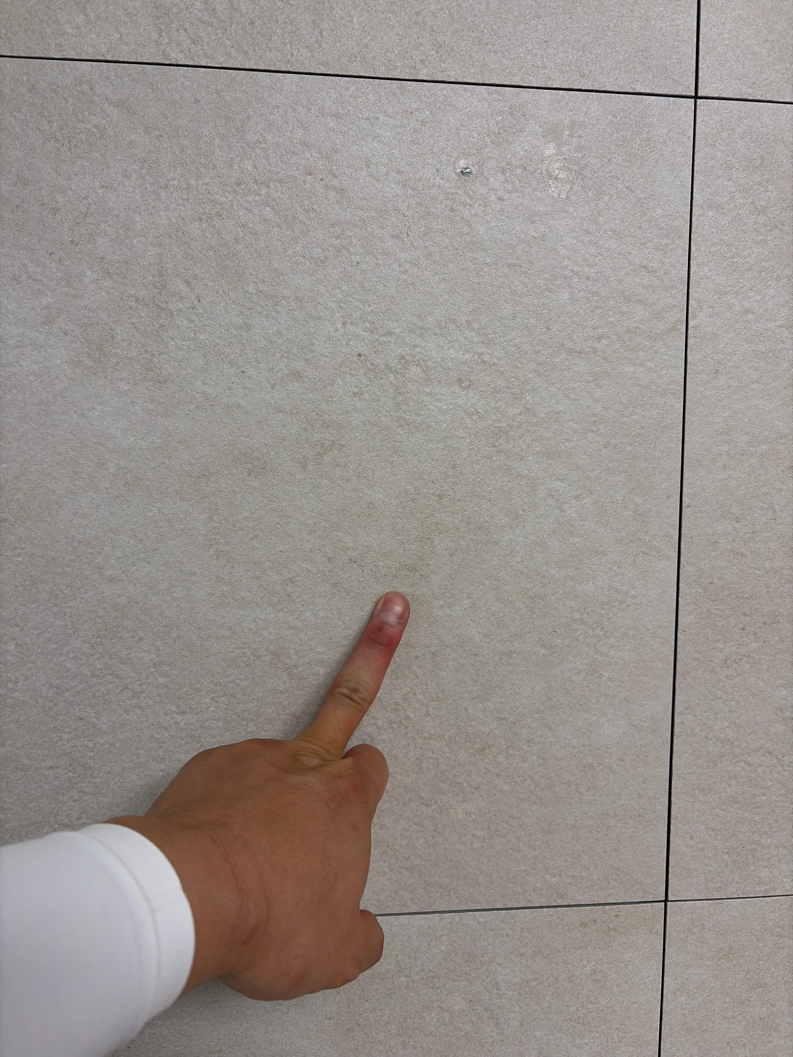 하남 감일에코엔 거실 아트월 타공구멍 원상복구 후